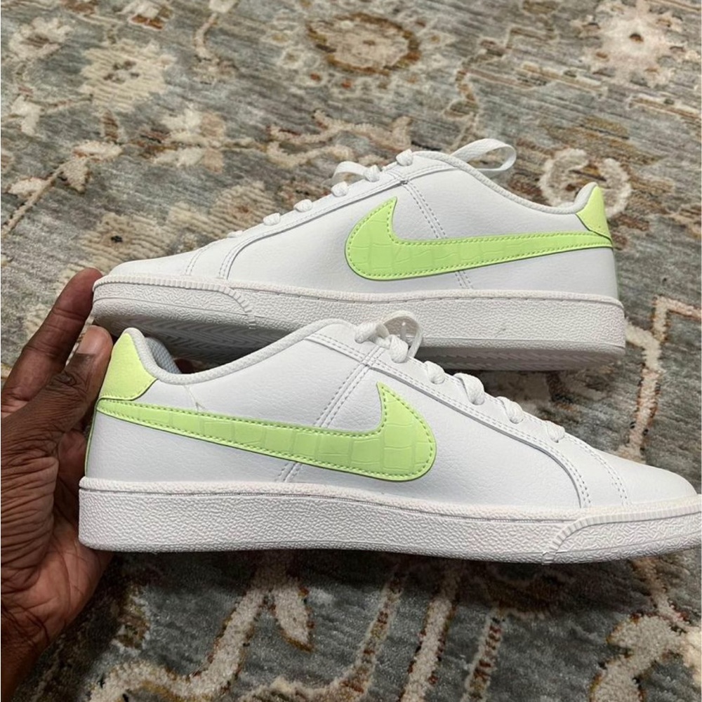 Nike low tops 💛💚